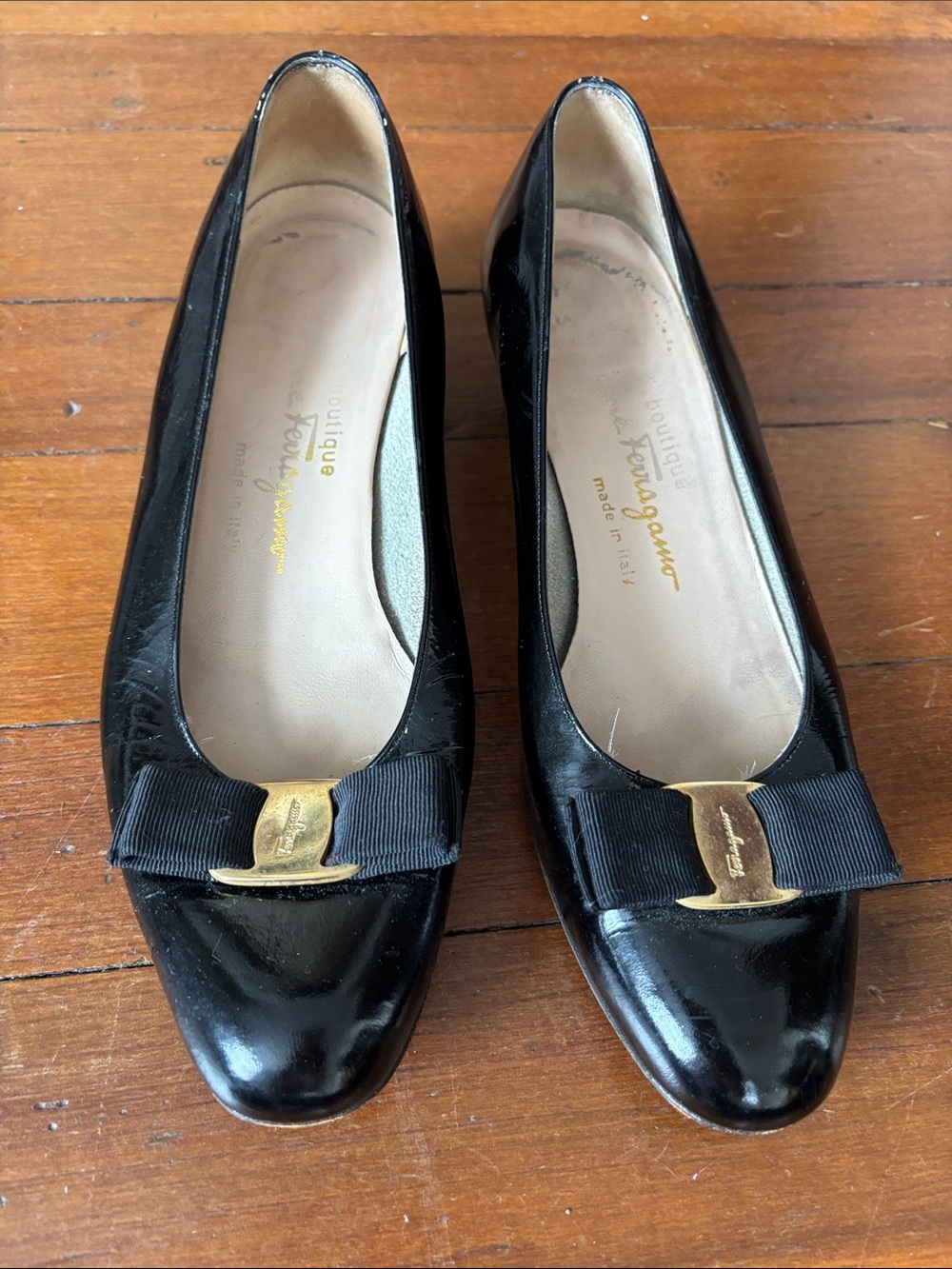 Vintage Ferragamo Vera black patent leather pumps size 8